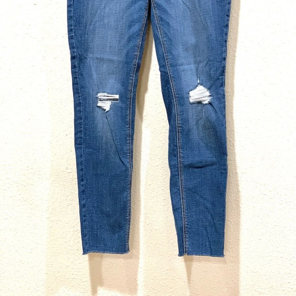 OLD NAVY Rockstar Super Skinny High Rise Jean’s - Picture 4 of 10